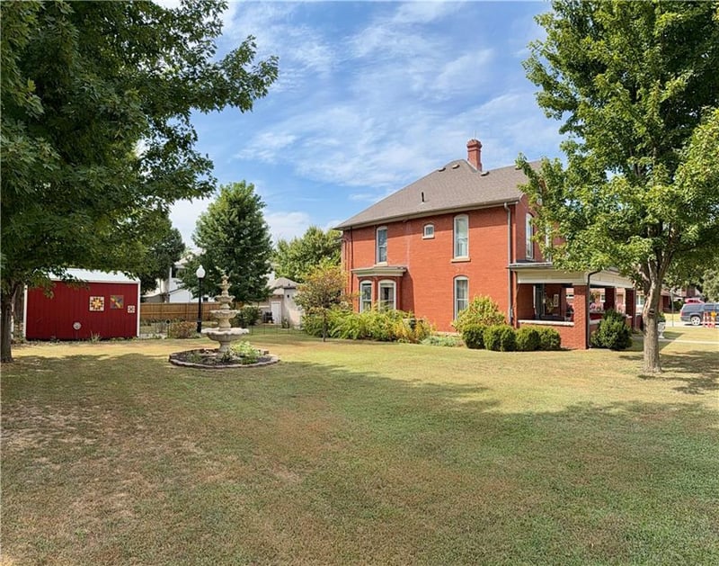 401 E Madison Ave, Iola, KS 66749