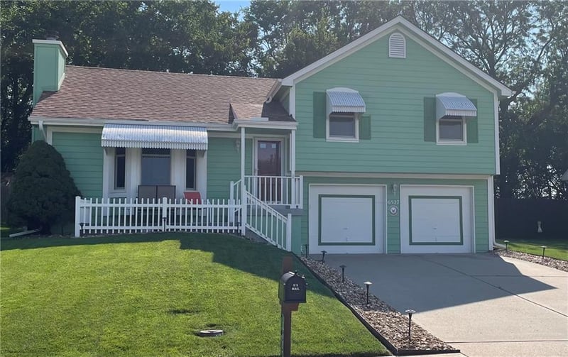 6527 Sioux Dr, Parkville, MO 64152