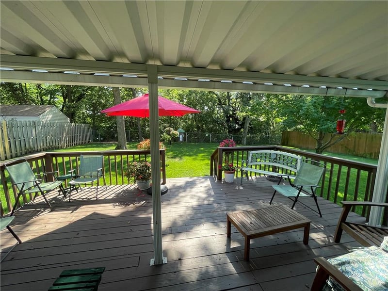 6527 Sioux Dr, Parkville, MO 64152