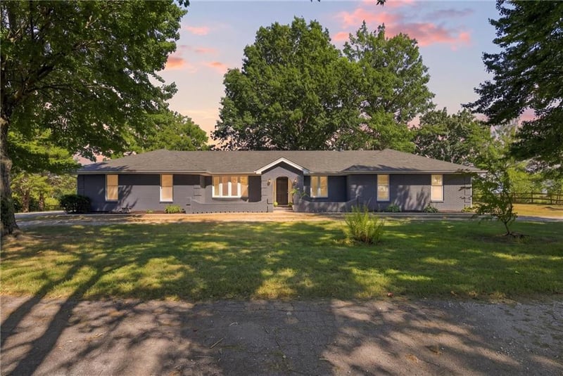 16413 Quinn Rd, Smithville, MO 64089