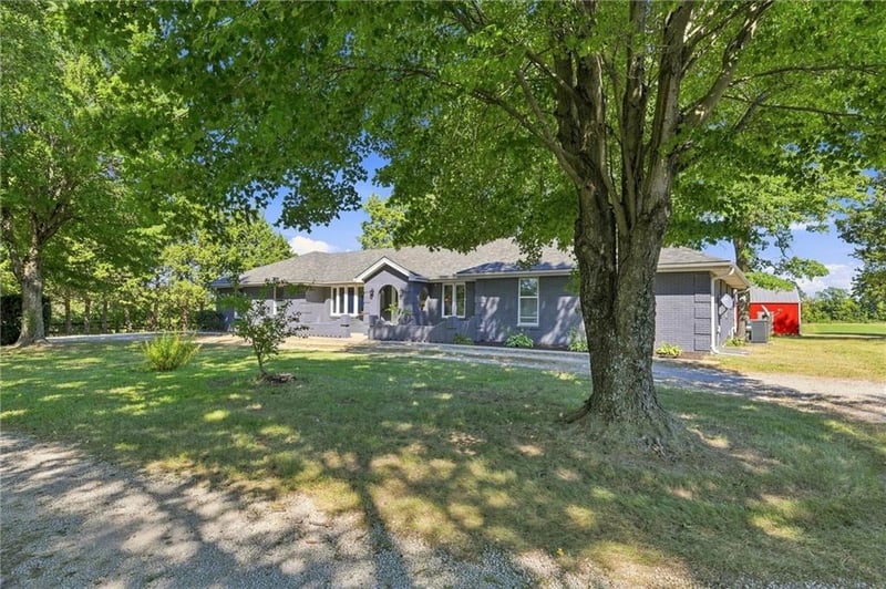 16413 Quinn Rd, Smithville, MO 64089