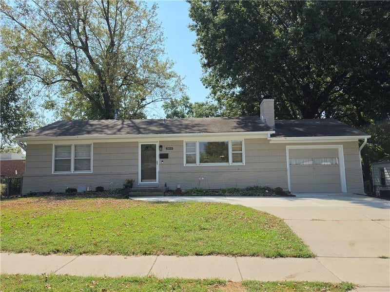 1025 E Elm St, Olathe, KS 66061