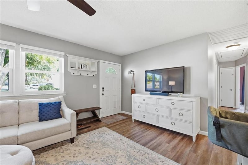 209 Lee Dr, Liberty, MO 64068