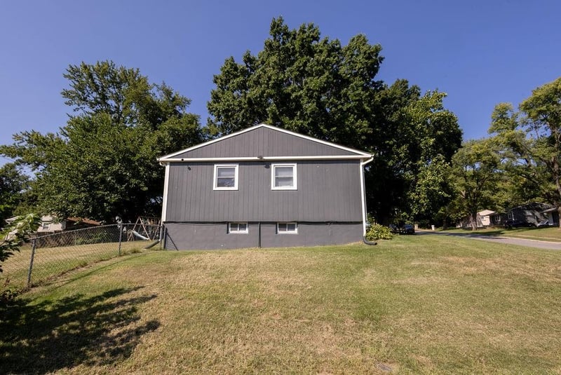 8347 Elizabeth Ave, Kansas City, KS 66112
