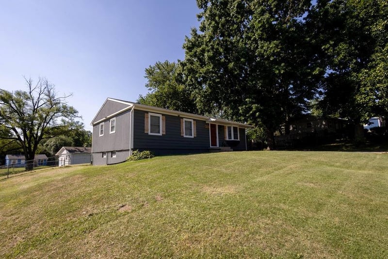 8347 Elizabeth Ave, Kansas City, KS 66112