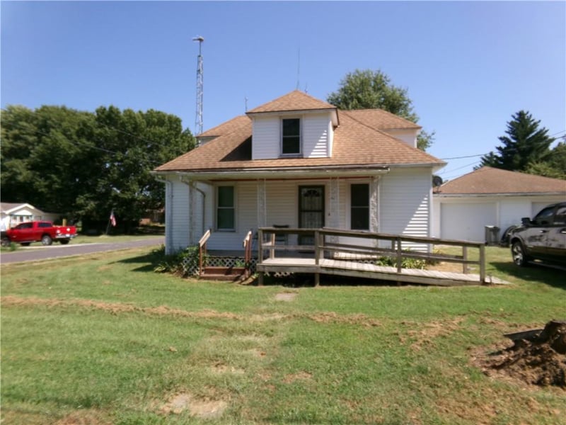 107 N Walnut St, Emma, MO 65327