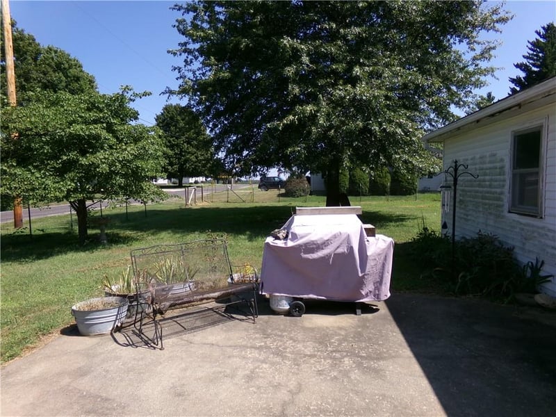 107 N Walnut St, Emma, MO 65327