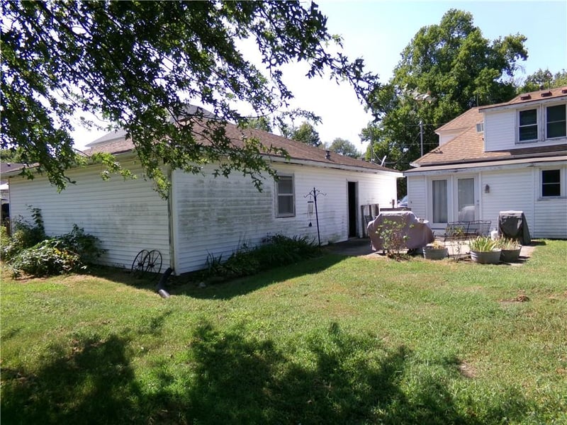 107 N Walnut St, Emma, MO 65327