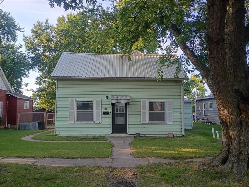 119 W 3rd St, Stanberry, MO 64489