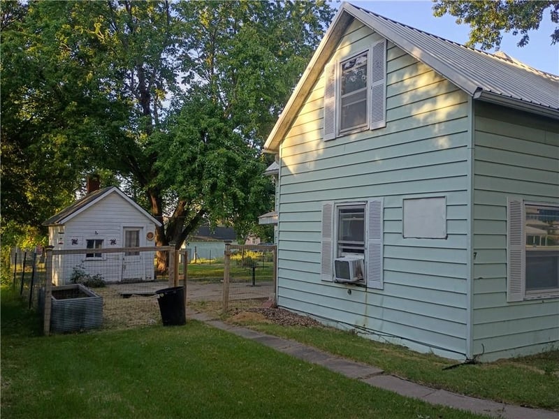119 W 3rd St, Stanberry, MO 64489