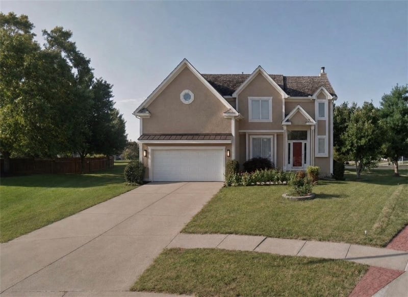 13721 Manor Rd, Leawood, KS 66224