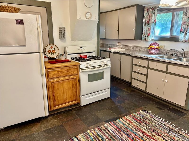 1123 Oregon St, Lawrence, KS 66044