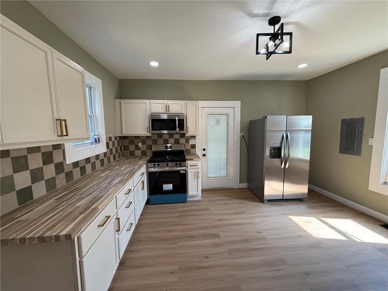 6309 S 3rd St, St Joseph, MO 64504