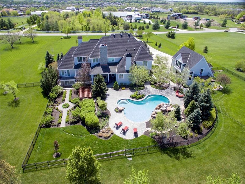 10850 W 164th St, Overland Park, KS 66221