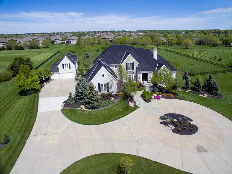 10850 W 164th St, Overland Park, KS 66221