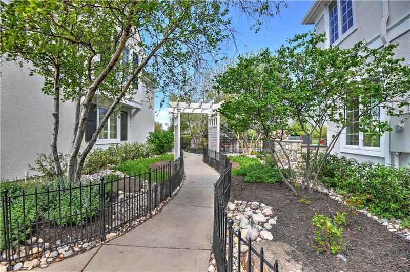 10850 W 164th St, Overland Park, KS 66221