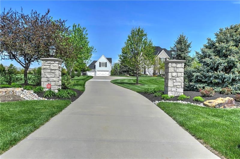 10850 W 164th St, Overland Park, KS 66221