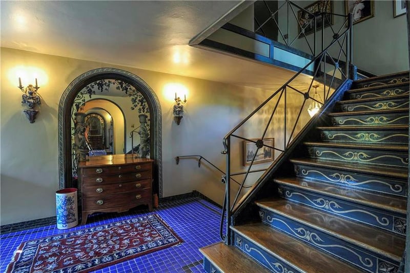 4940 Summit St, Kansas City, MO 64112