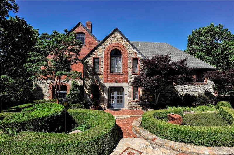 4940 Summit St, Kansas City, MO 64112