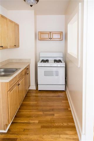 2732 Charlotte St, Kansas City, MO 64109