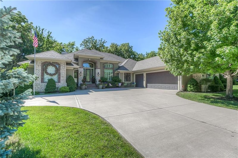 10534 Riggs St, Overland Park, KS 66212