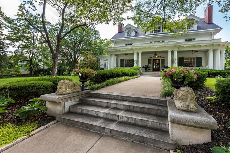 96 Janssen Pl, Kansas City, MO 64109