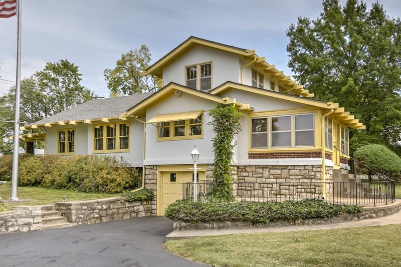 8601 W 47th St, Overland Park, KS 66203