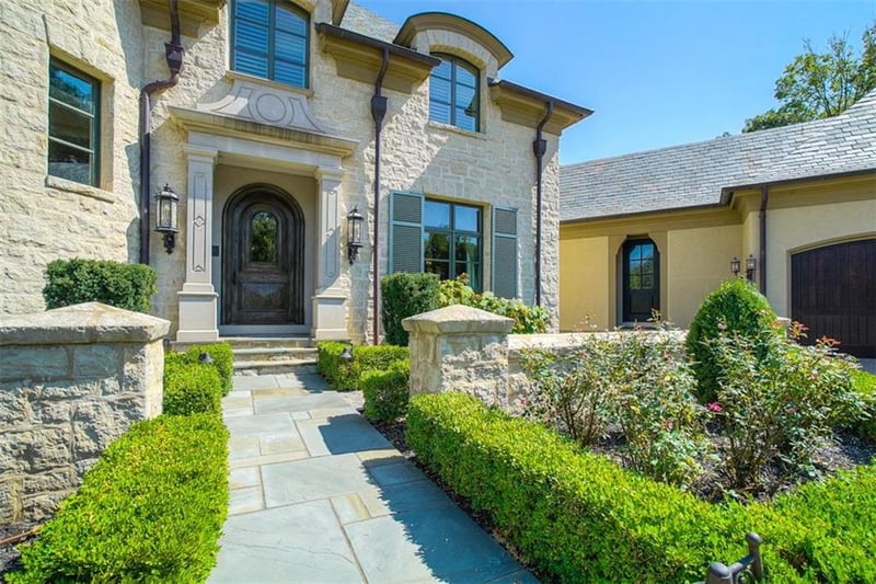 545 Mohawk West St, Lake Quivira, KS 66217