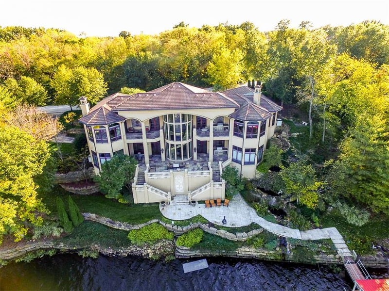 142 South Shore Dr, Lake Winnebago, MO 64034