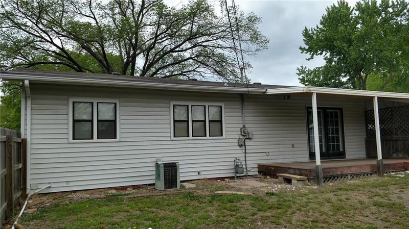 6718 SW Fairdale Dr, Topeka, KS 66619