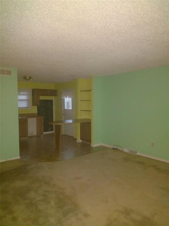 6718 SW Fairdale Dr, Topeka, KS 66619