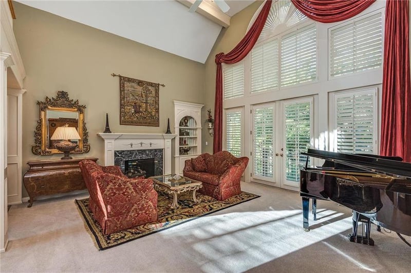 4312 N Hickory Ln, Kansas City, MO 64116