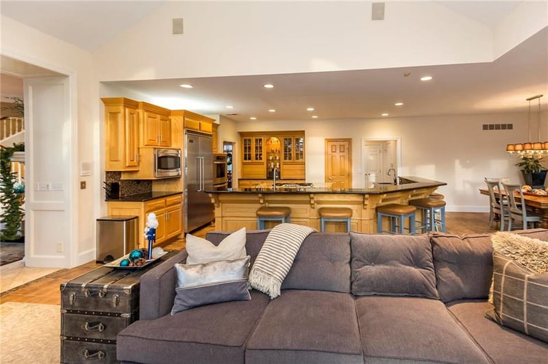 4516 N Mulberry Dr, Kansas City, MO 64116