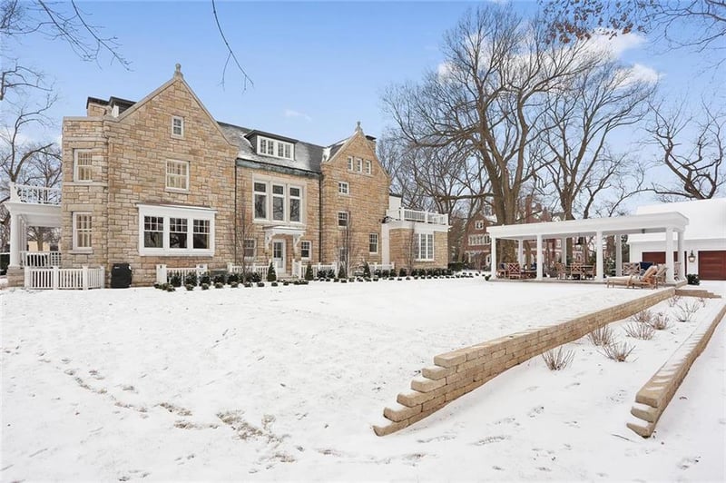 800 W 52nd St, Kansas City, MO 64112