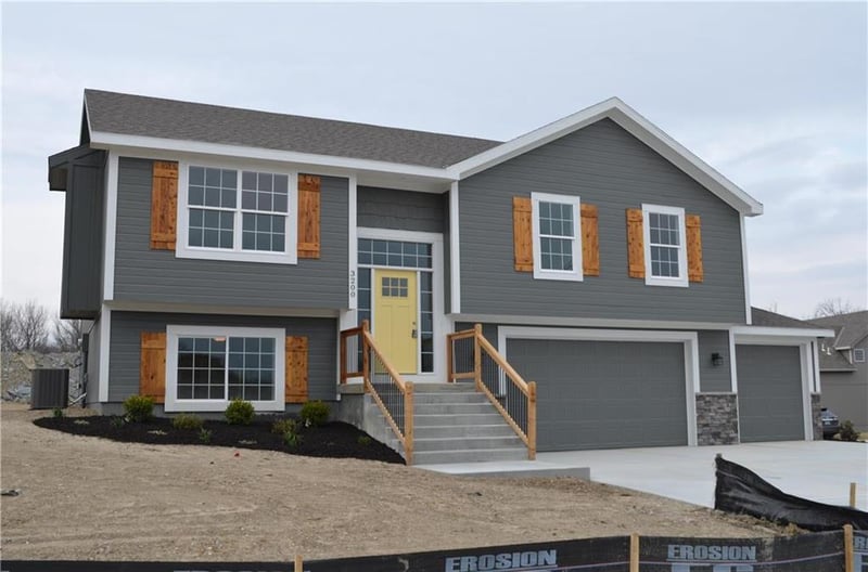 3200 NW 50th Ter, Riverside, MO 64151
