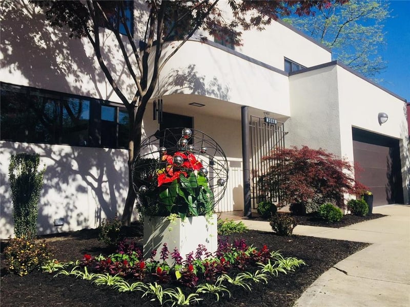 5044 Summit St, Kansas City, MO 64112