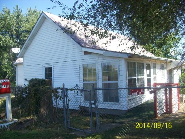 111 SE Maple St, Faucett, MO 64448