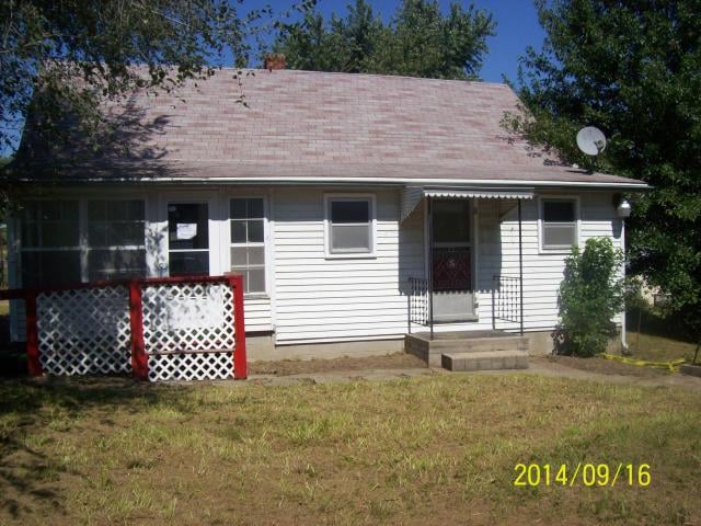111 SE Maple St, Faucett, MO 64448