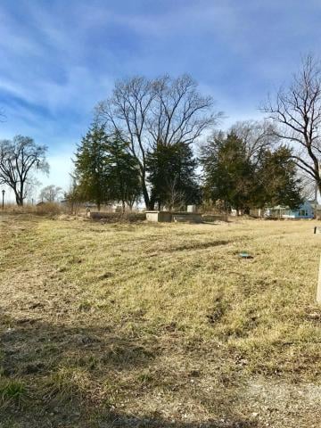 295 N 1st St, Breckenridge, MO 64625