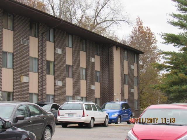 1602 Brookside Dr, St Joseph, MO 64506