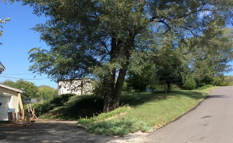 201 Jessie St, Wathena, KS 66090