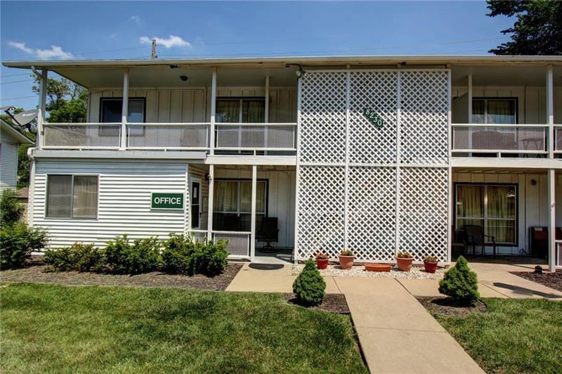 8262 Monroe Dr, Kansas City, KS 66112
