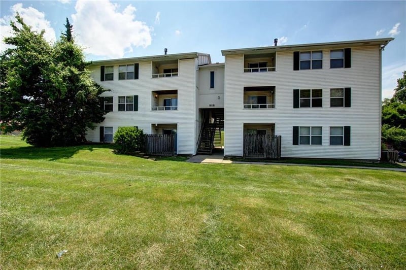 8262 Monroe Dr, Kansas City, KS 66112