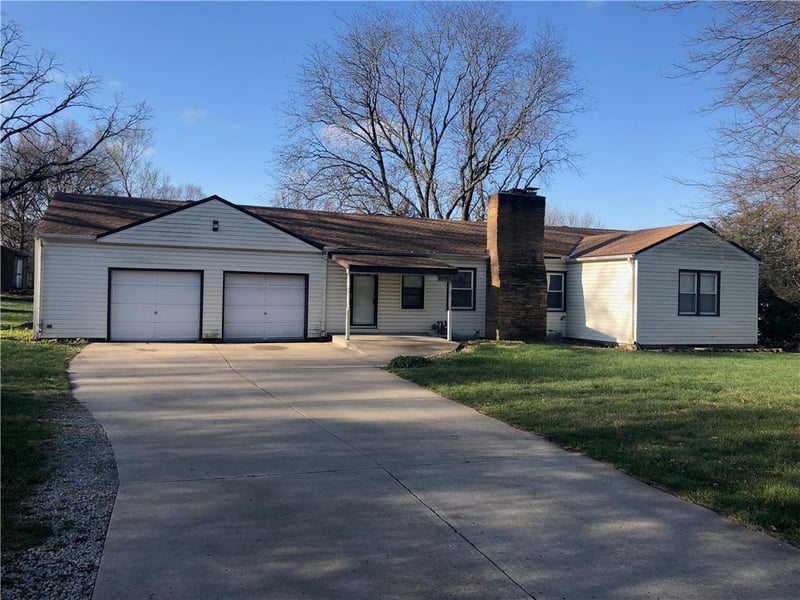 6001 NW Hilltop Rd, Platte Woods, MO 64151