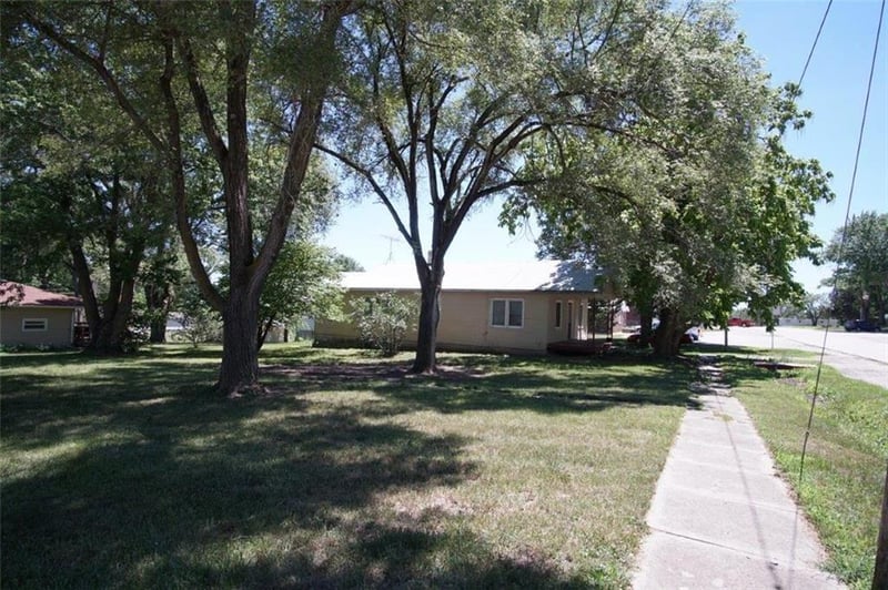 306 Main St, Clarksdale, MO 64430