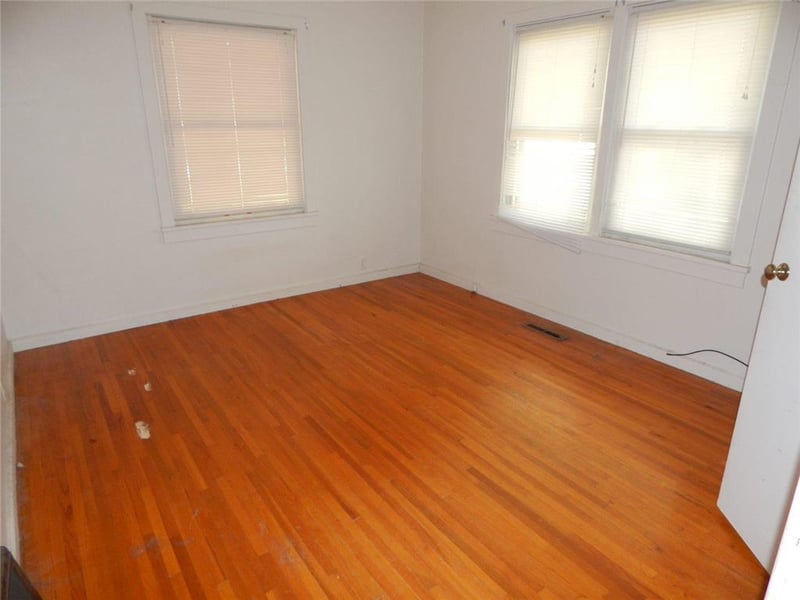 306 Main St, Clarksdale, MO 64430