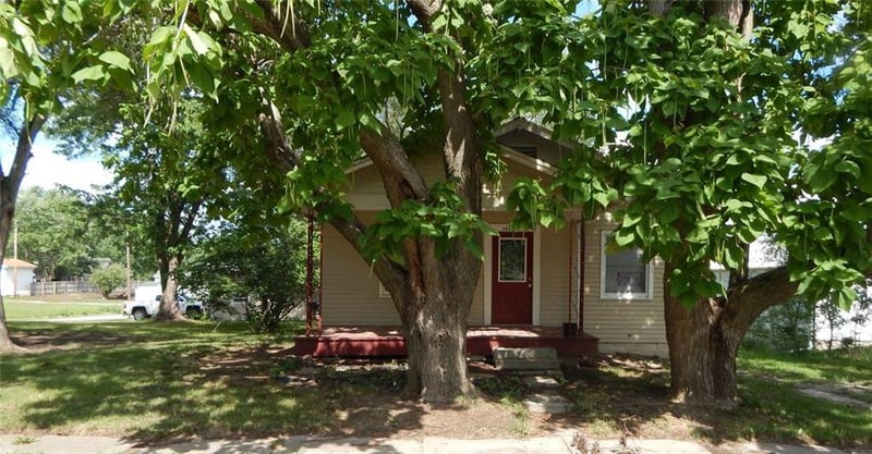 306 Main St, Clarksdale, MO 64430