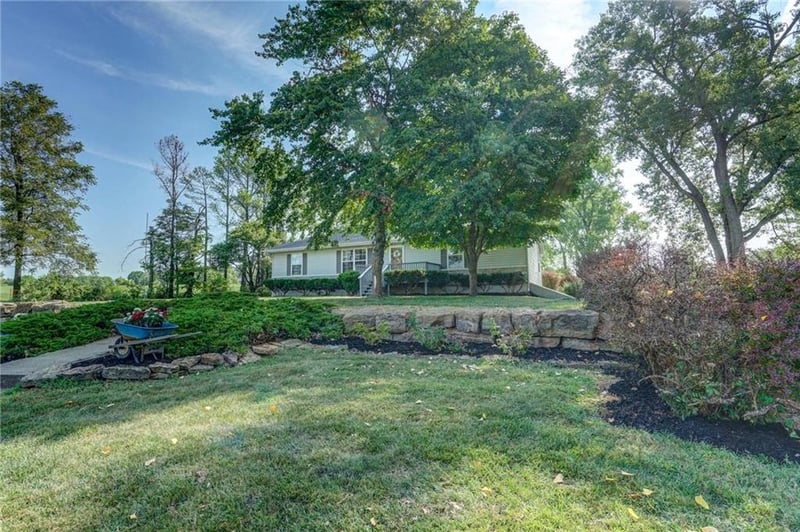13445 NW Skyview Ave, Kansas City, MO 64164