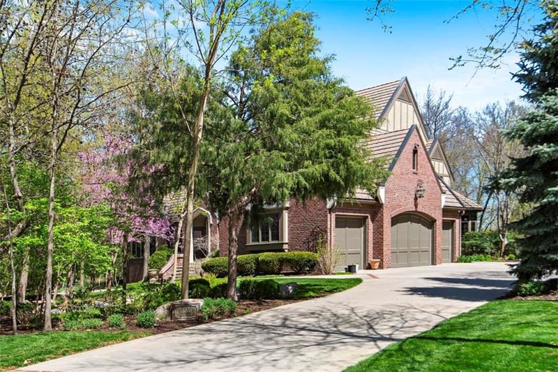 11305 Buena Vista St, Leawood, KS 66211