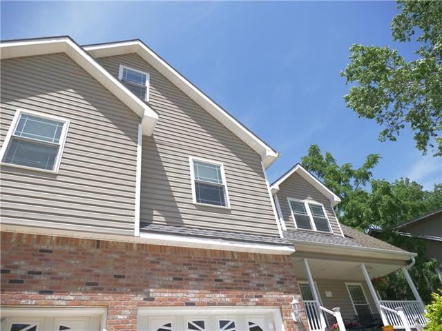 706 N 5th St, Wathena, KS 66090